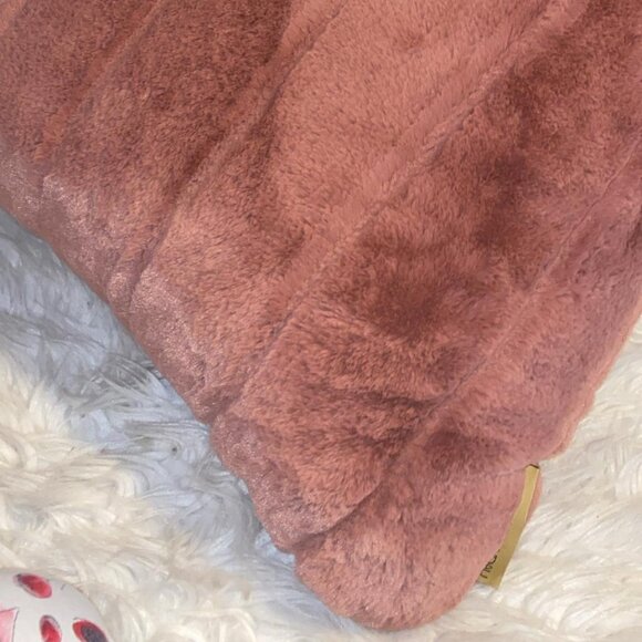 Adrienne Landau NWHT (New No Tags) plush faux fur accent pillow. - Picture 2 of 6